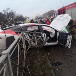 VIDEÓK: Próbaúton pusztított az Audival. 15 autó sérült meg
