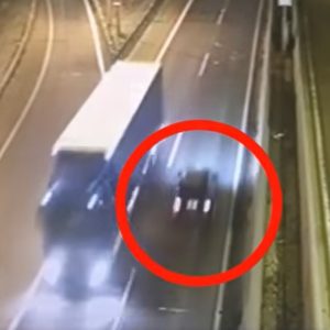 VIDEÓ: Részegen, de magabiztosan hajtott forgalommal szemben, nem kevés ideig