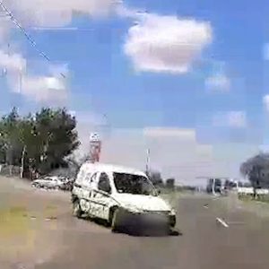 VIDEÓ: Ezért fontos jobbra elnézni, kis ívben történő kifordulásnál
