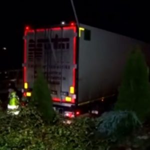 A magyar kamionos úgy érezte elsodort valakit a szlovákiai Nyitránál. Nem kockáztatott, inkább hívta a renőröket