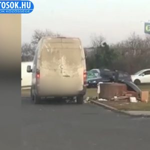 Videón, ahogy a parkolóban megszabadulnak a „világ összes” hulladékától