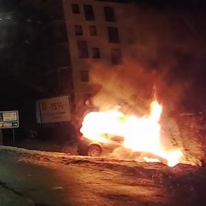 A nap végére: Videón, ahogy kiég egy autó a Szerémi úton :(