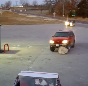 VIDEÓ: Amikor már azt sem veszed észre, hogy egy sziklát tolsz magad előtt, akkor van baj