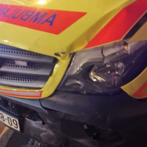 Jogsi nélkül zúzta le a mentőt  Budapesten a férfi