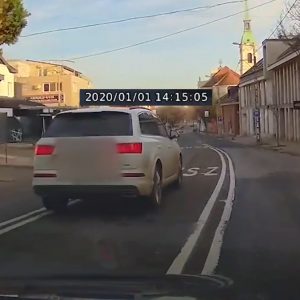 2020 első napja: 2 piroslámpa, teleportálós sávváltás, stb. Ajánljuk Pofátlan(TAN)ításra