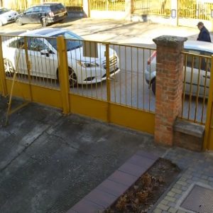 VIDEÓ: Szerinted direkt parkol így? – Amit a bácsi csinál a másik autóval az durván kiverné a biztosítékot nálad is