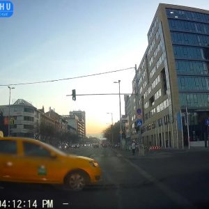 VIDEÓ: Olvasónk a Váci úton jár mindennap. Ezért történnek ott balesetek. – írja