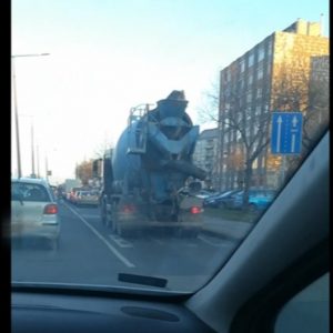 Itt is van kamera, mégis minden reggel megy a pofátlankodás
