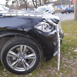 FOTÓK: Négysávos úton szaladt át egy nő a gyerekkel – Elgázolta őket egy autó
