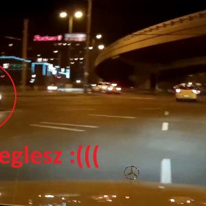 VIDEÓ: Ezt a balesetet így látta a fedélzeti kamera a Flórián térnél