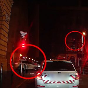 VIDEÓ: Büntetett a karma a körúton. Teli piroson suhant át. Megfogták.