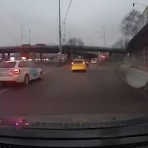 VIDEÓ: Olyat pofátlan(tan)ított a rendőr, hogy öröm volt nézni