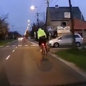Szerencsés fickó ez a bringás! Nézni is rossz ezt a videót