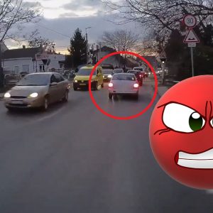 VIDEÓ: Szerinted az a tábla minek van ott te gyökér? Vállalod, ha jön a vonat?