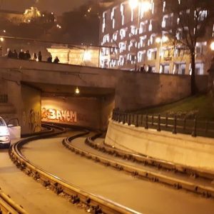 Videó készült róla, ahogy követte a villamost az alagútba a MOL Limo-s sofőr