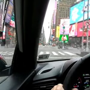 VIDEÓ: A töküres New Yorkban törte ronggyá a limitált, méregdrága Porschét