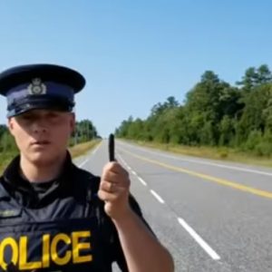 VIDEÓ: Remek felvétel – Minden autós és motoros okulhat belőle