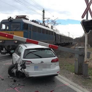VIDEÓ: Szürreális események sorozata váltotta ki ezt a balesetet