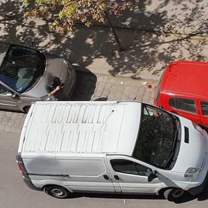 Fotók: Több autót letarolt, majd kitört a kereke a vélhetőleg ittas sofőr autójának, a 13. kerületben