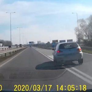 VIDEÓ: Gusztustalan, amit a türelmetlen Alfás tett az M5 kivezetőn