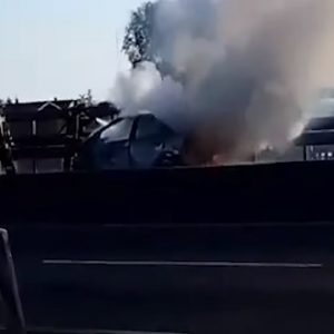 VIDEÓ: Hatalmas füst az M0-s autóúton – Nagy a torlódás egy kigyulladt autó miatt