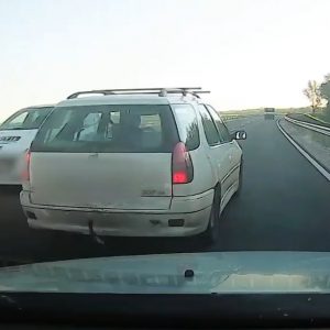 VIDEÓ: Hajmeresztő előzés a 6-os úton, ma reggel