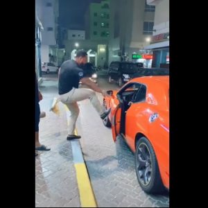 VIDEÓ: Így lesz az „élet császárából” megleckéztetett kiskutya…