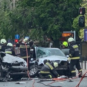 FOTÓK: Durva baleset a a 11. kerületben – Két autó ütközött
