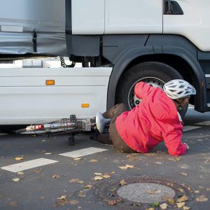 Jobbra kanyarodás csak lépésben?