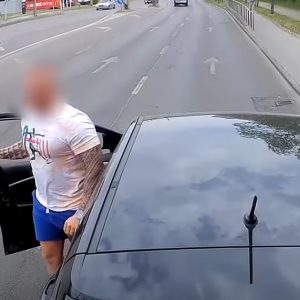 Újabb büntetőfékezős videó és egy trágya magyarázat. Bevonták a jogosítványát!