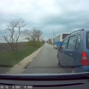 VIDEÓ: Ha ezt megnézed, akkor mától biztosan használod a tükröt előzés előtt