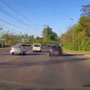 „Egy kisebb család heti költségvetését gyorsulta el, hogy aztán olyat fékezzen a pirosnál, hogy a takony is kirepüljön az orrából”