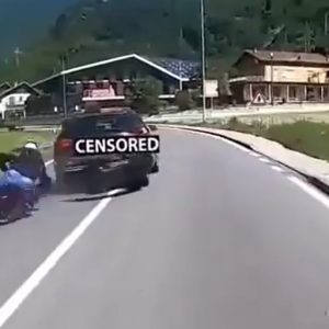 Nem! Itt sem tudjuk az előzményeket, de elképesztő ami a videón történik