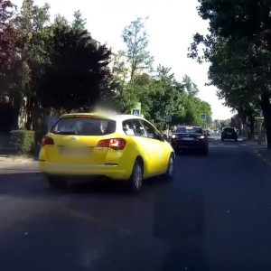 VIDEÓ: Emlékeztek a Taxi című film sietős utasára? Most talán épp Csepelről ment a reptérre…