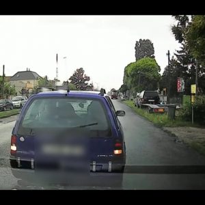VIDEÓ: Olyat büntetőfékezett az Üllőin, hogy még a tolatólámpája is kivillant