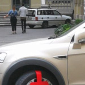 Valami nagyon nem stimmel ezzel a kerékbilinccsel