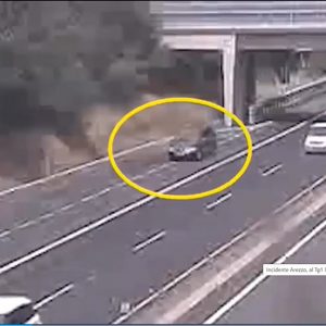 Négyen haltak meg az olaszországi tragikus balesetben, melyet kamera rögzített