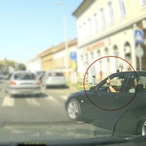 VIDEÓ: Ehhez kellett ám a pofa. És még be is mutatott a debreceni tahó