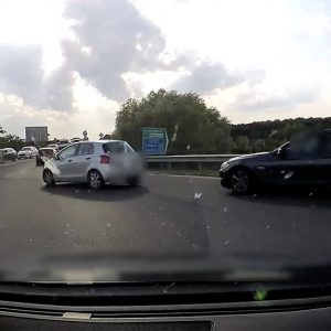VIDEÓ: Akkor a legagresszívabb a büntifék, amikor egyáltalán nincs igazad