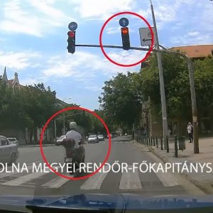 VIDEÓ: Az ebédért sietett a robogós – Alig egy perc alatt 16 büntetőpontot és egy szép csekket gyűjtött be
