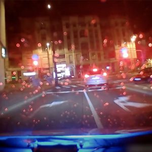 Videón az üldözés. 9 piroson hajtott át, amíg Budáról átért Pestre. 93 büntetőpontot kapott