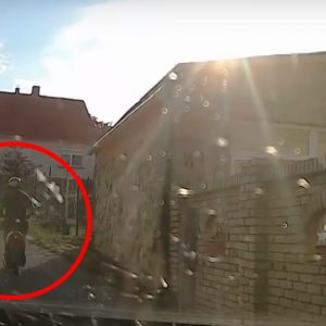VIDEÓ: Árkon-bokron keresztüli üldözést rögzített a rendőrautóba szerelt kamera