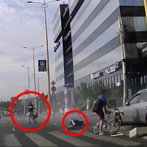 Kamera rögzítette, ahogy a lámpát kidöntve majdnem elgázol két embert az Audis, a MOM Parknál