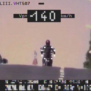 140 km/h-val hajtott a motoros lakott területen belül – 300 ezres bírsággal jutalmazták a rendőrök