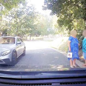 VIDEÓ: Mari néni az úton készült ki, hogy a Berényi Miki kilépett a bariköztből?