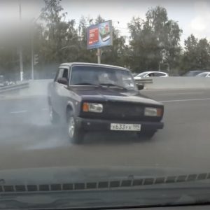 VIDEÓ: Orosz valóság – Lovaskocsi, Lada… és egészen elképesztő balesetek. Ide nem szeretnénk eljutni