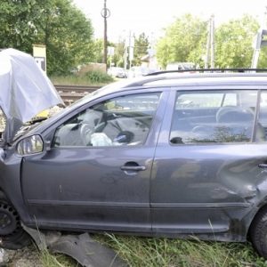 VIDEÓ: Túlélte volna a kisgyermek a balesetet, ha nem az anya ölében, hanem a gyerekülésben ül az ütközéskor