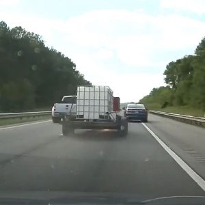 VIDEÓ: Valóra vált a rémálom az utánfutóval