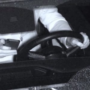 Kamera ismeri fel automatikusan a mobilozó sofőröket
