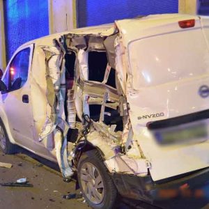 FOTÓK: Tört-zúzott a részeg kamionos Újpesten szinte mindent, ami az útjába került tegnap este